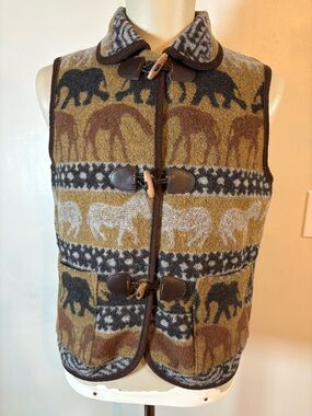 Vintage IVY Wool Blend Vest Women's Size Small Wooden Buttons Elephants Giraffes